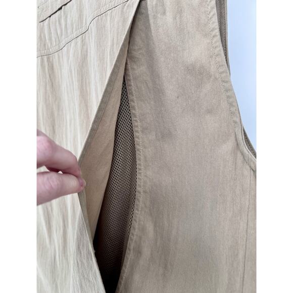 Duluth Trading Vest Mens L Beige Tan Utility Fishing Outdoor Hunting NWOT - Picture 11 of 13